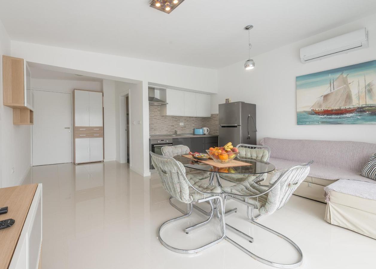 Windrose Apartments Vir Bagian luar foto