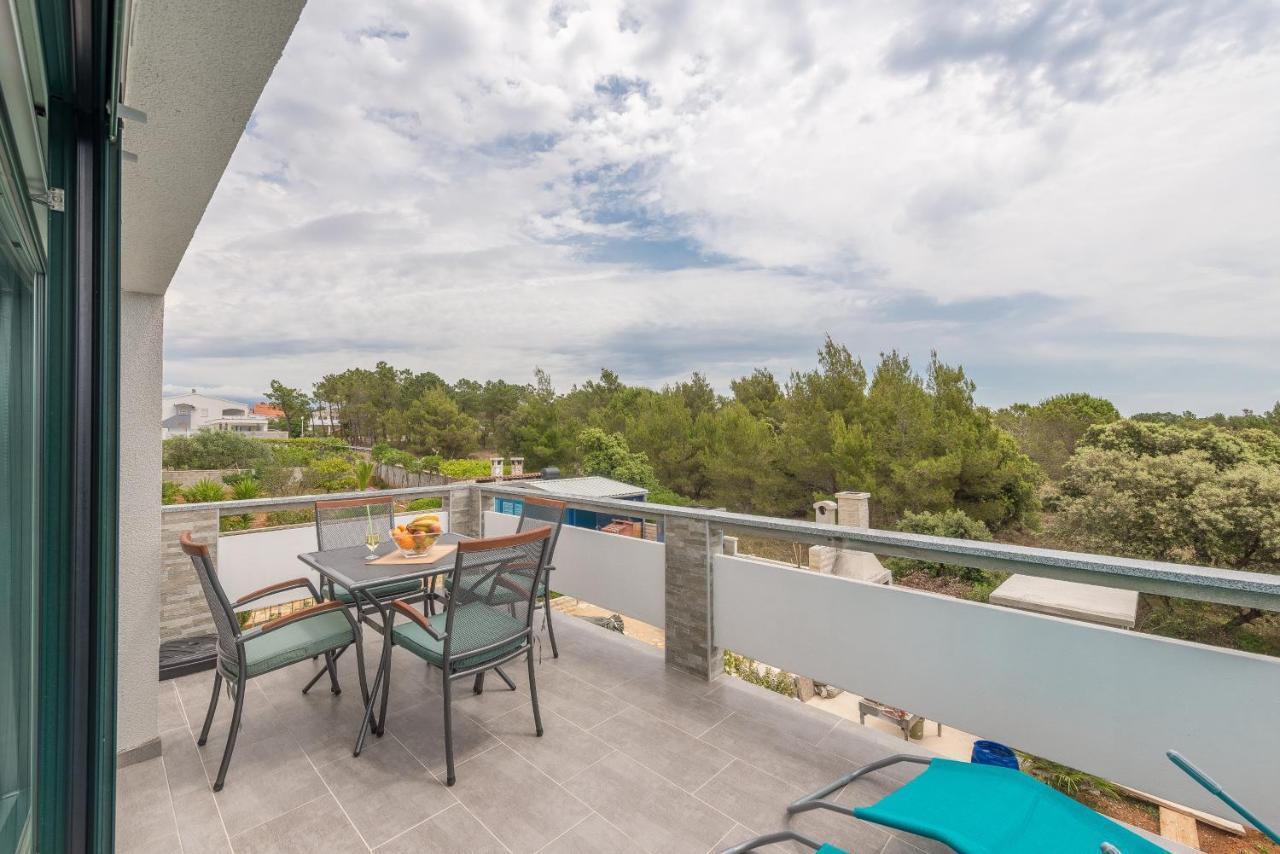 Windrose Apartments Vir Bagian luar foto