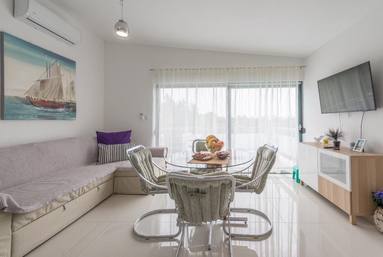 Windrose Apartments Vir Bagian luar foto