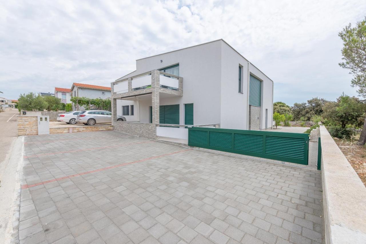Windrose Apartments Vir Bagian luar foto