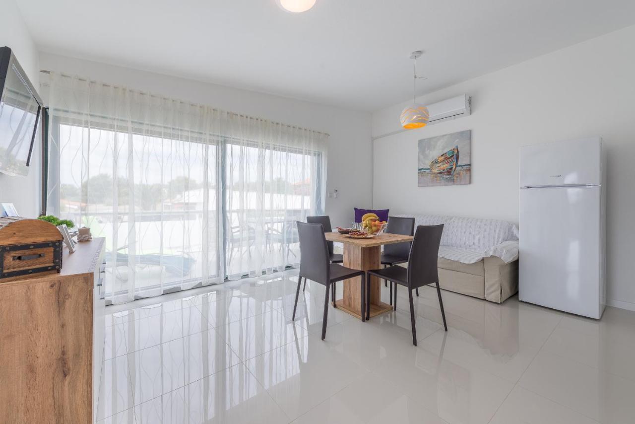 Windrose Apartments Vir Bagian luar foto