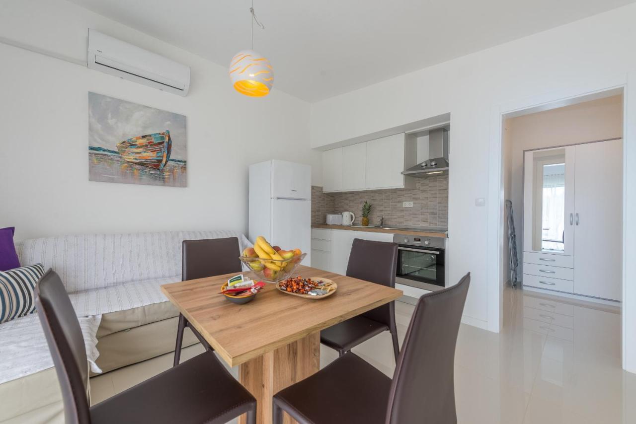 Windrose Apartments Vir Bagian luar foto