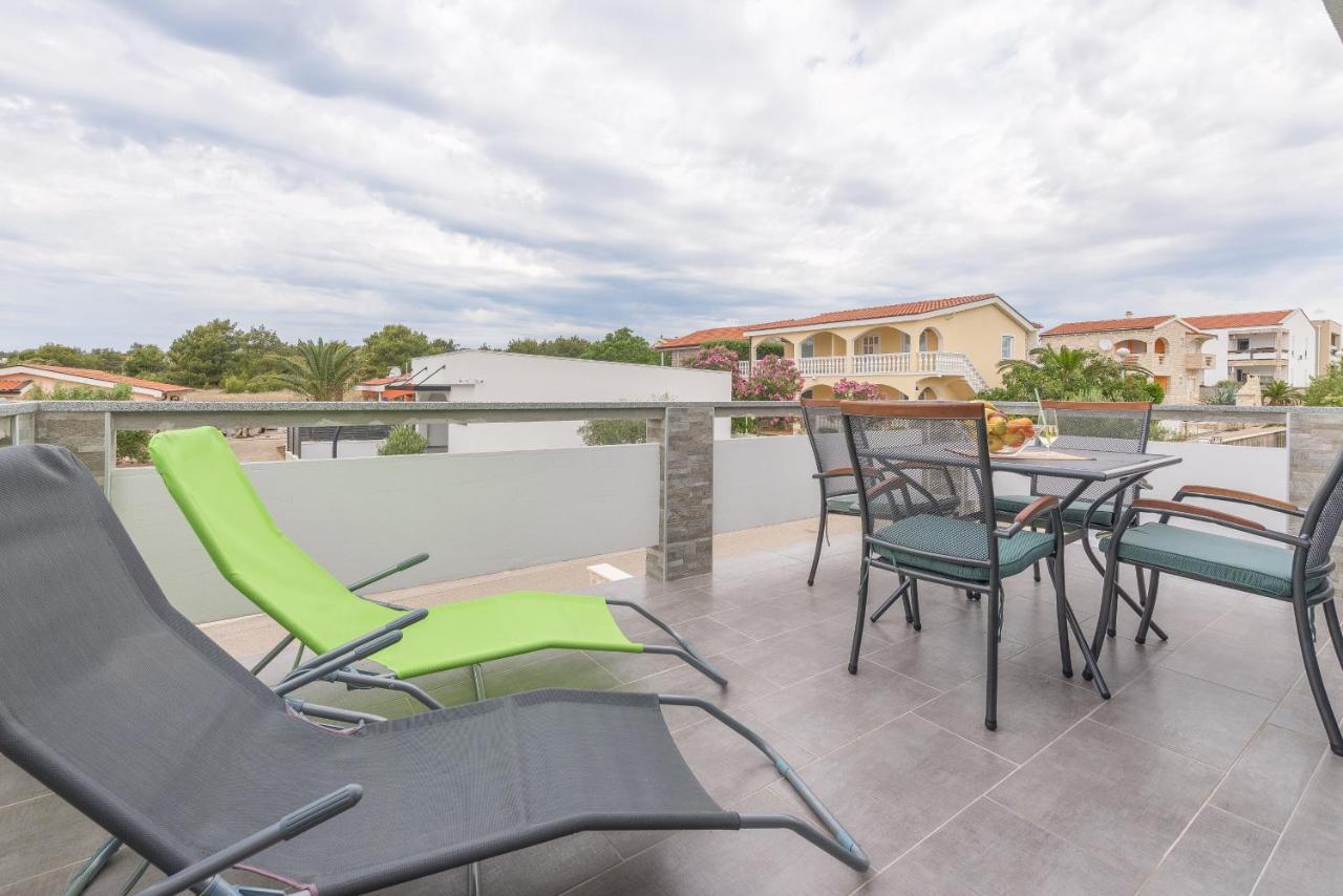 Windrose Apartments Vir Bagian luar foto