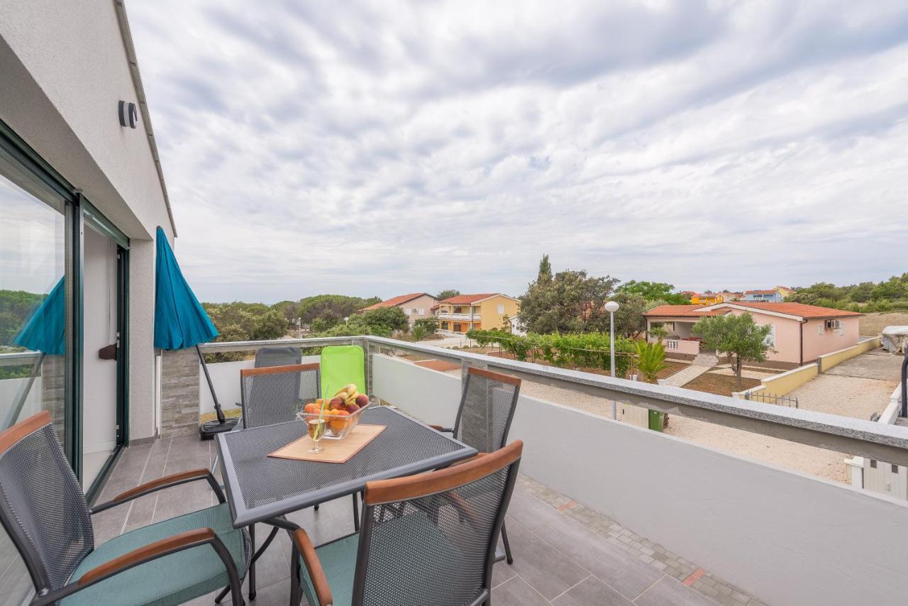 Windrose Apartments Vir Bagian luar foto
