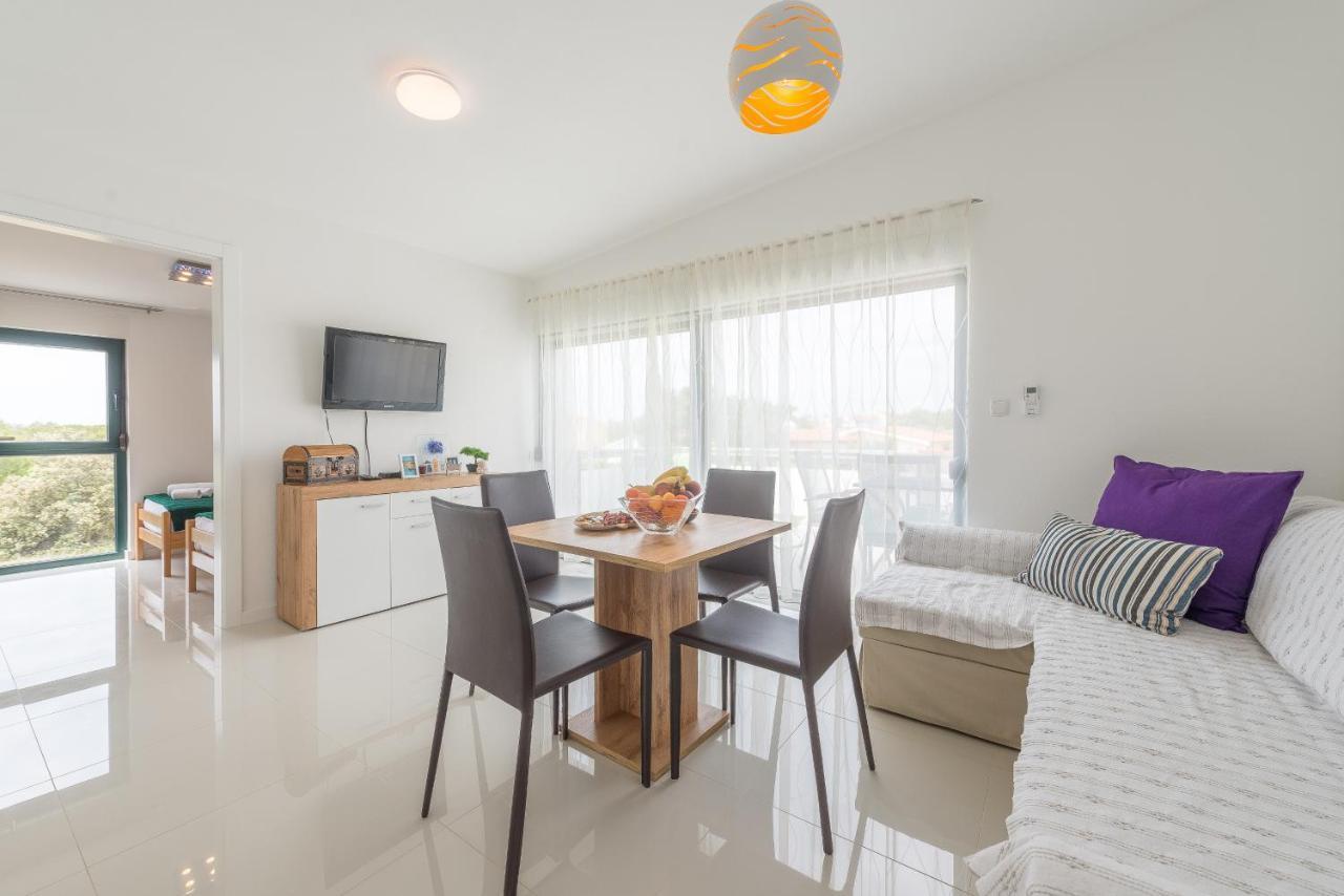 Windrose Apartments Vir Bagian luar foto