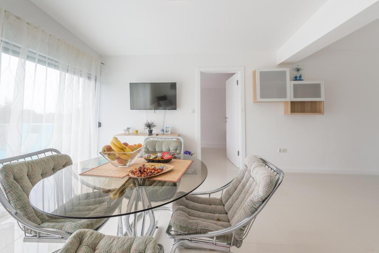 Windrose Apartments Vir Bagian luar foto