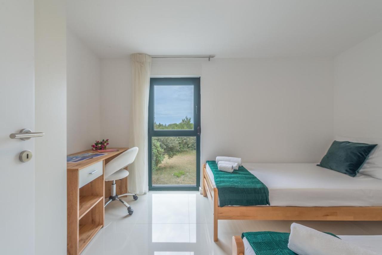 Windrose Apartments Vir Bagian luar foto